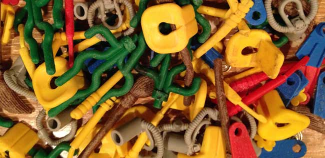 Unser Titelbild zeigt eine Auswahl erst in jüngster Zeit zusammengetragener »Lego«-Steine