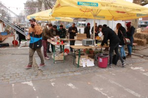 … bei der Organisation einer <i>Waste Catchers Party</i> im Frankfurter Garten …