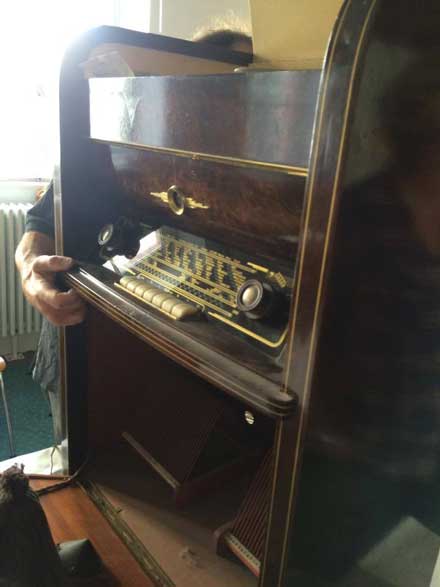 … oder antike Radios: Reparieren geht vor wegschmeißen.