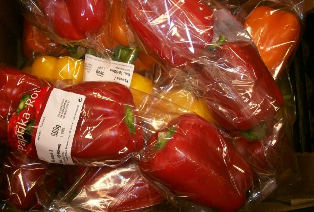 … und auch Paprika: In Plastik.