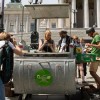 Wastecooking und die zu Kochstellen umgebauten Mülltonnen